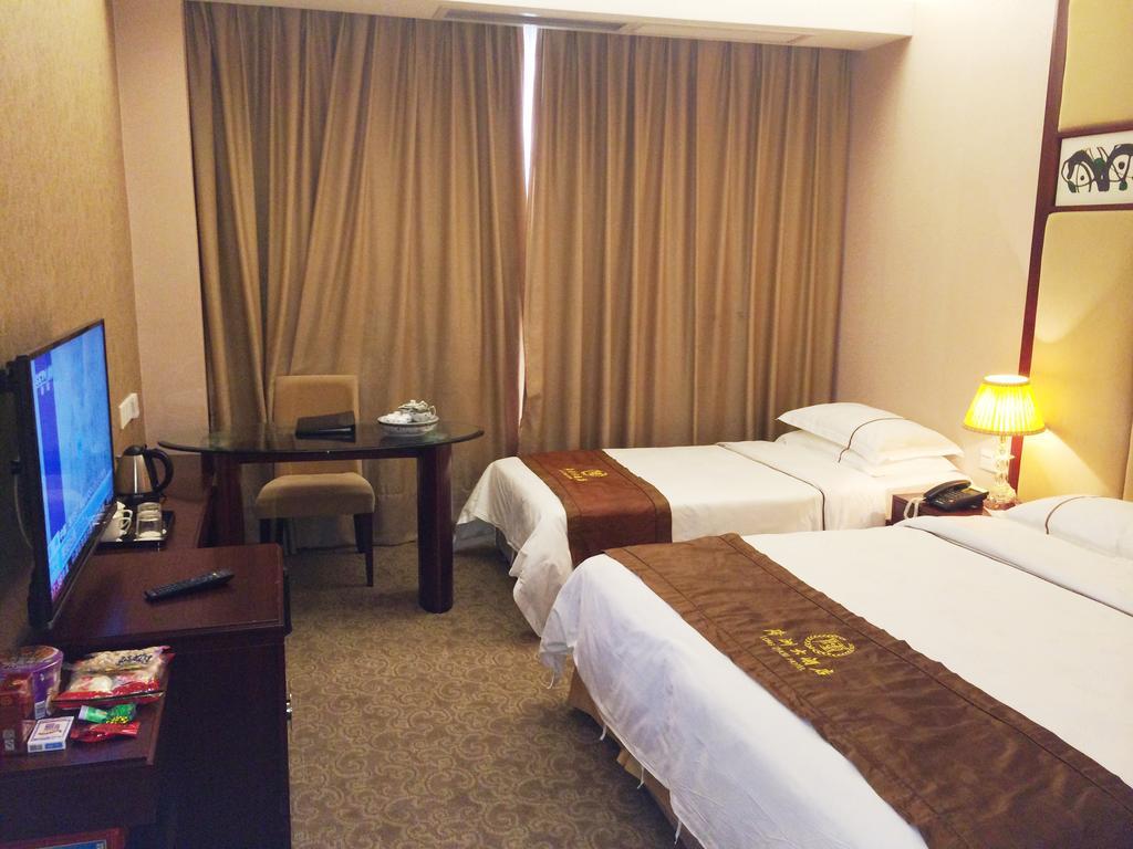 Long Zhou Grand Hotel Гуанчжоу Номер фото