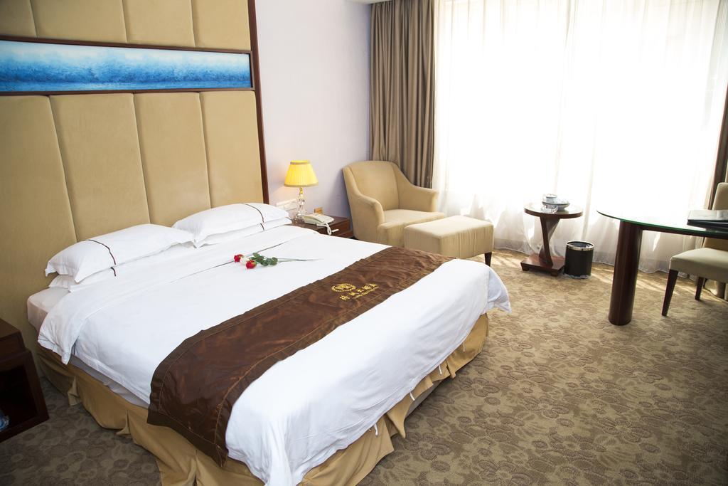Long Zhou Grand Hotel Гуанчжоу Экстерьер фото